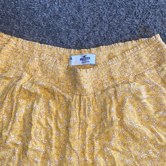 Hollister Ultra High Rise shorts - Picture 4 of 5